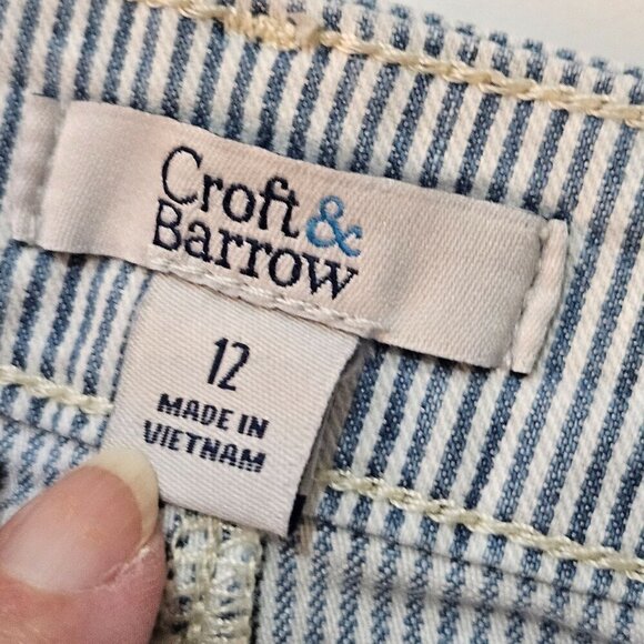 Croft & Barrow Women's Striped Casual Denim Shorts Size 12 Blue & White Stripe - Picture 3 of 8